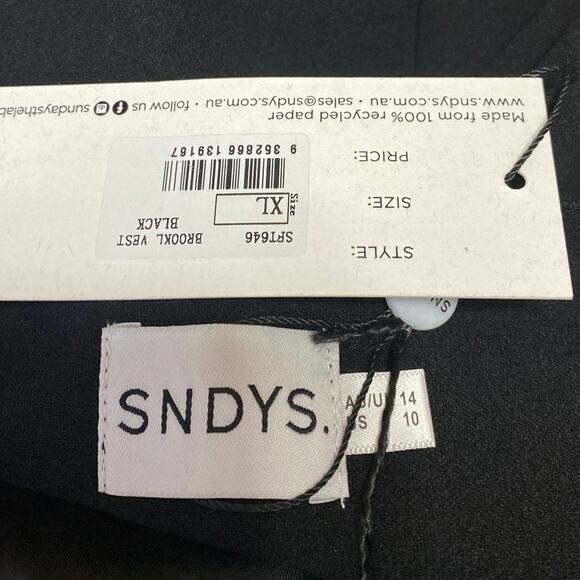 NEW Sndys Brooklyn Women's Black Sleeveless V Neck Midi Vest Jacket Top Size 10 - Picture 3 of 4